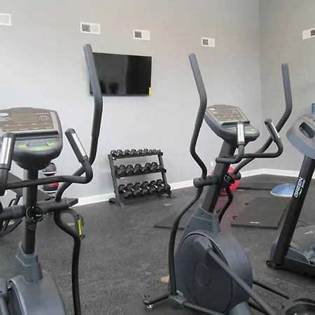 Stylish And Spacious, Close To The Hospital.